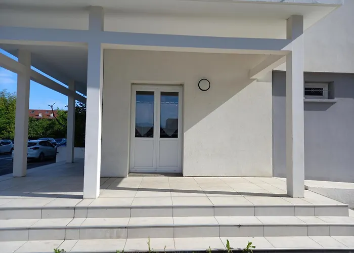 Centre-ville, 4 Pers * 艾克斯莱班